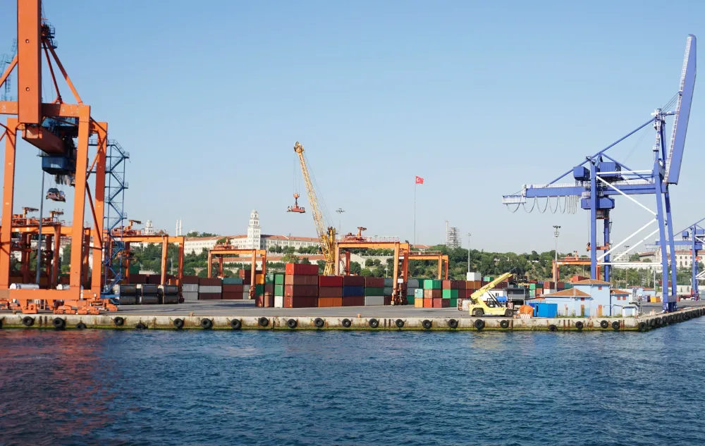 ¿Cuánto cuesta paralizar una descarga en el puerto? Costos, multas y cómo prevenir un derrame