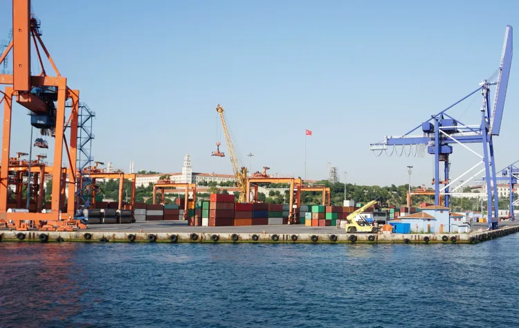¿Cuánto cuesta paralizar una descarga en el puerto? Costos, multas y cómo prevenir un derrame